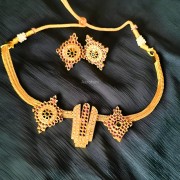 Antique chocker-02